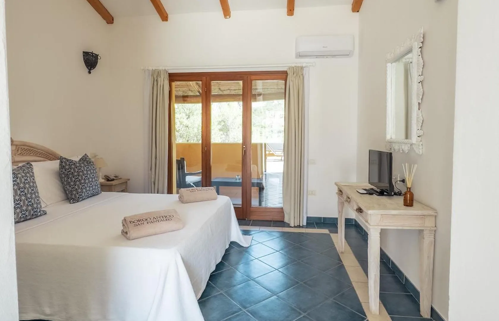 La Suera San Pantaleo Hotel 4*,